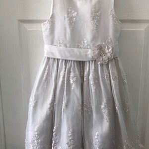 Girls Size 14 White Floral Embroidered Party  Communion Dress  Waist Flower